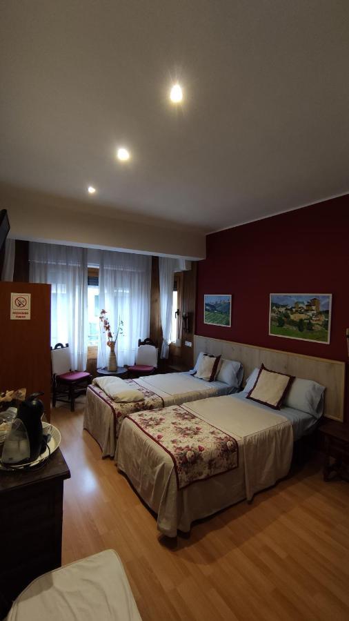 Sabiñánigo Hostal Escartin מראה חיצוני תמונה