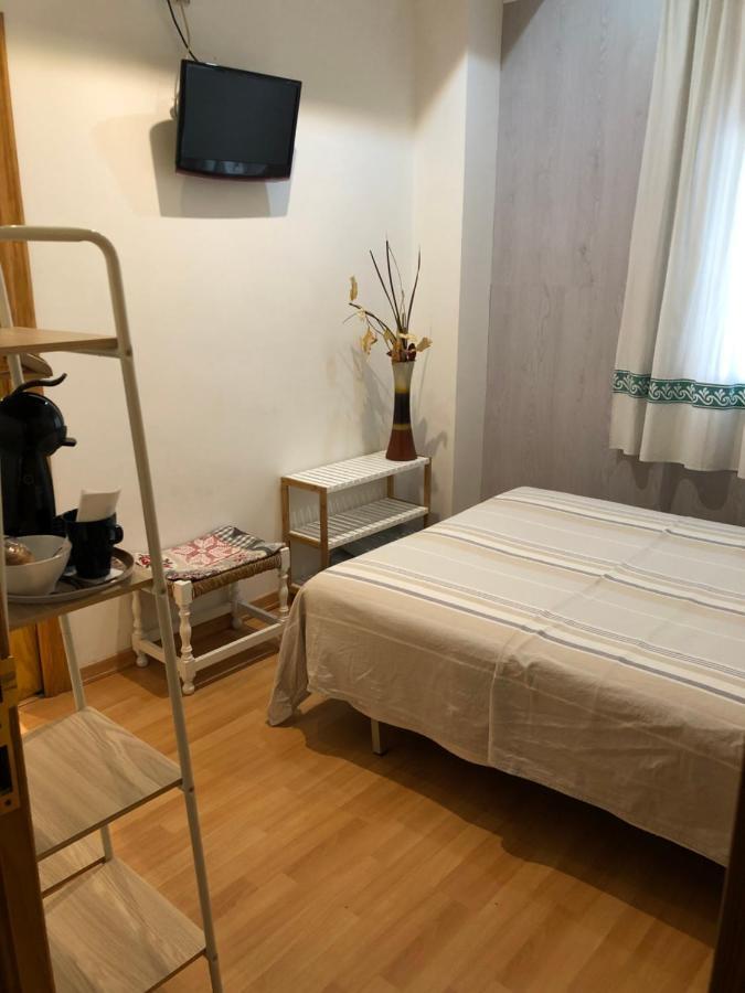 Sabiñánigo Hostal Escartin מראה חיצוני תמונה