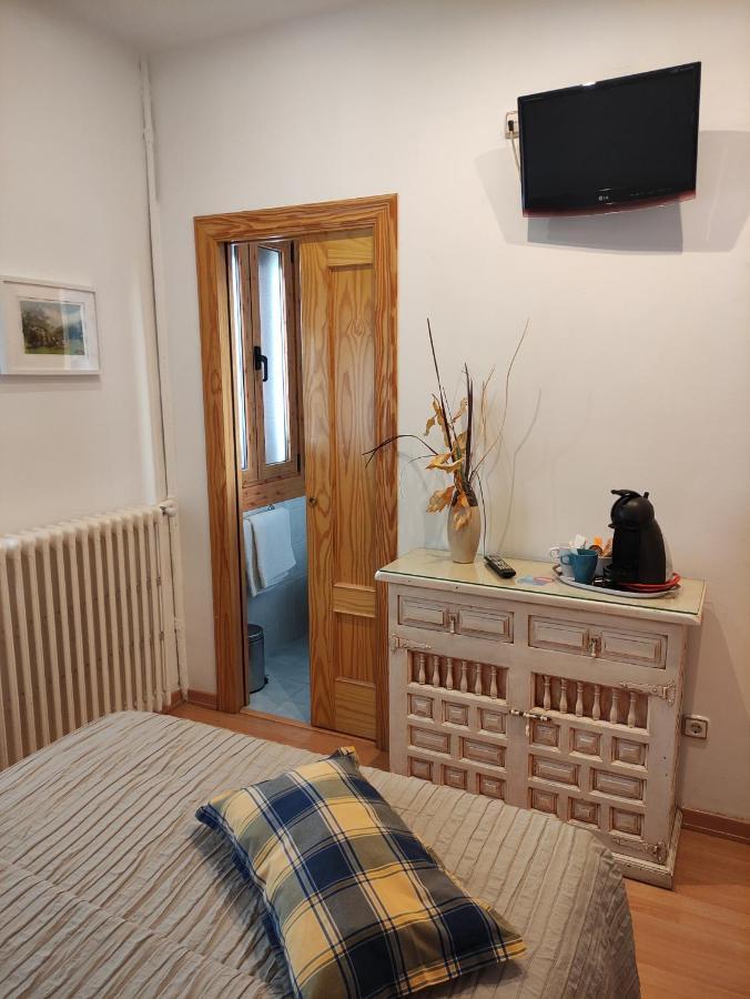 Sabiñánigo Hostal Escartin מראה חיצוני תמונה
