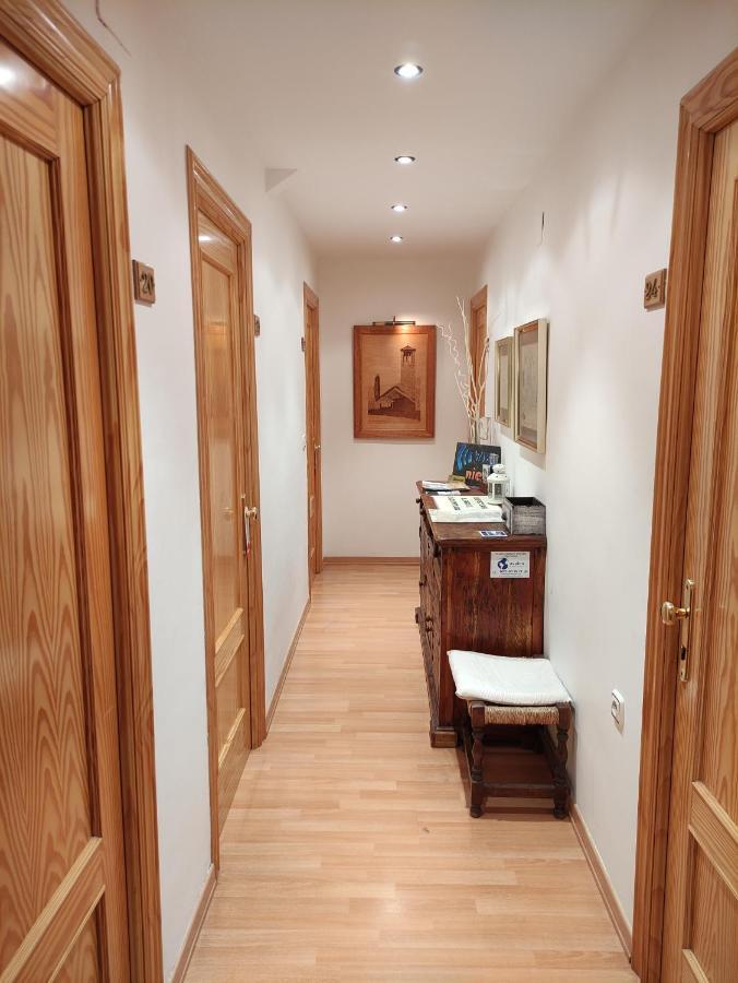 Sabiñánigo Hostal Escartin מראה חיצוני תמונה