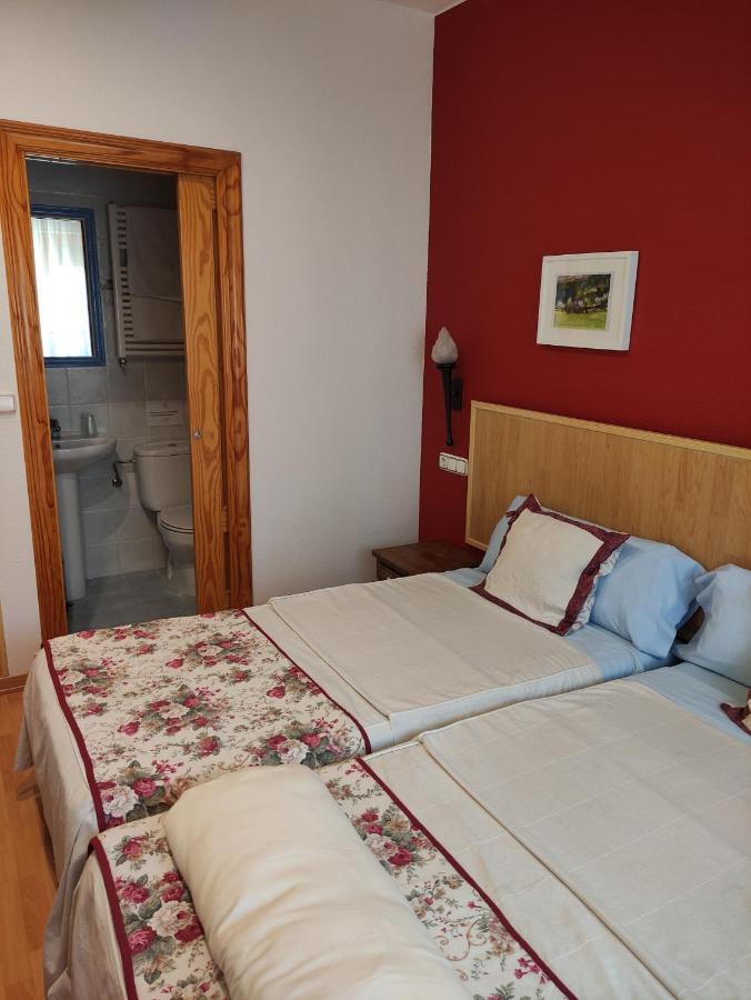 Sabiñánigo Hostal Escartin מראה חיצוני תמונה