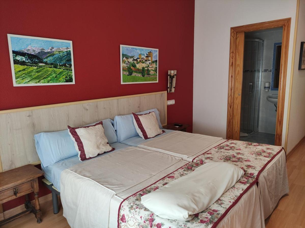 Sabiñánigo Hostal Escartin מראה חיצוני תמונה