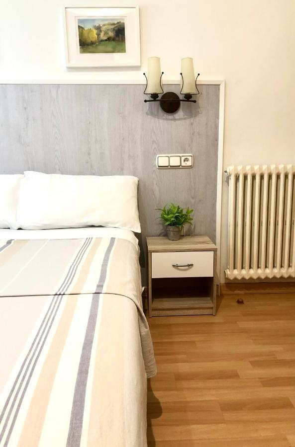 Sabiñánigo Hostal Escartin מראה חיצוני תמונה
