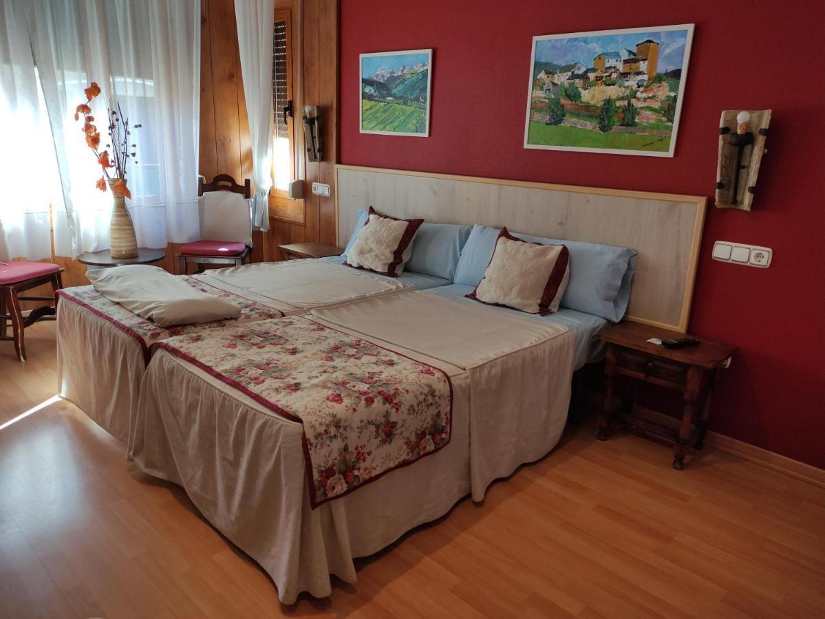 Sabiñánigo Hostal Escartin מראה חיצוני תמונה