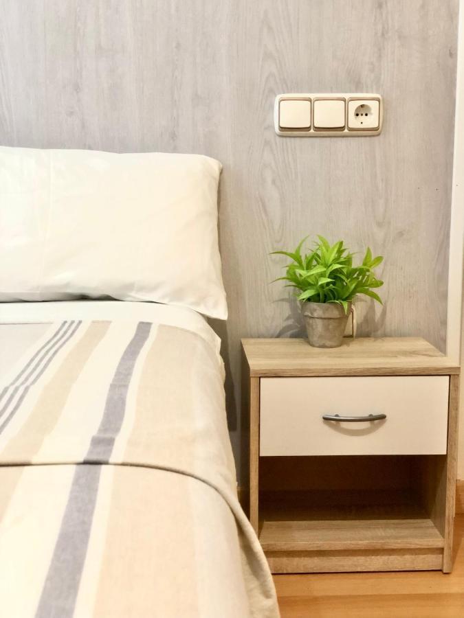 Sabiñánigo Hostal Escartin מראה חיצוני תמונה